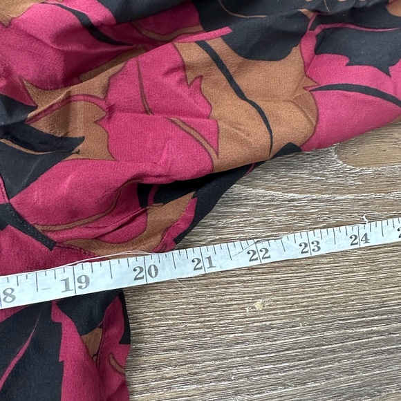 Vintage 100% Silk Harvé Benard Size 6 Women’s Button-Down Top - Picture 6 of 7